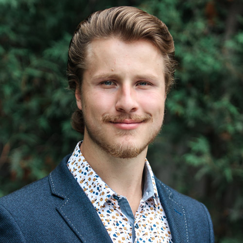 Headshot of Erik Robezieks